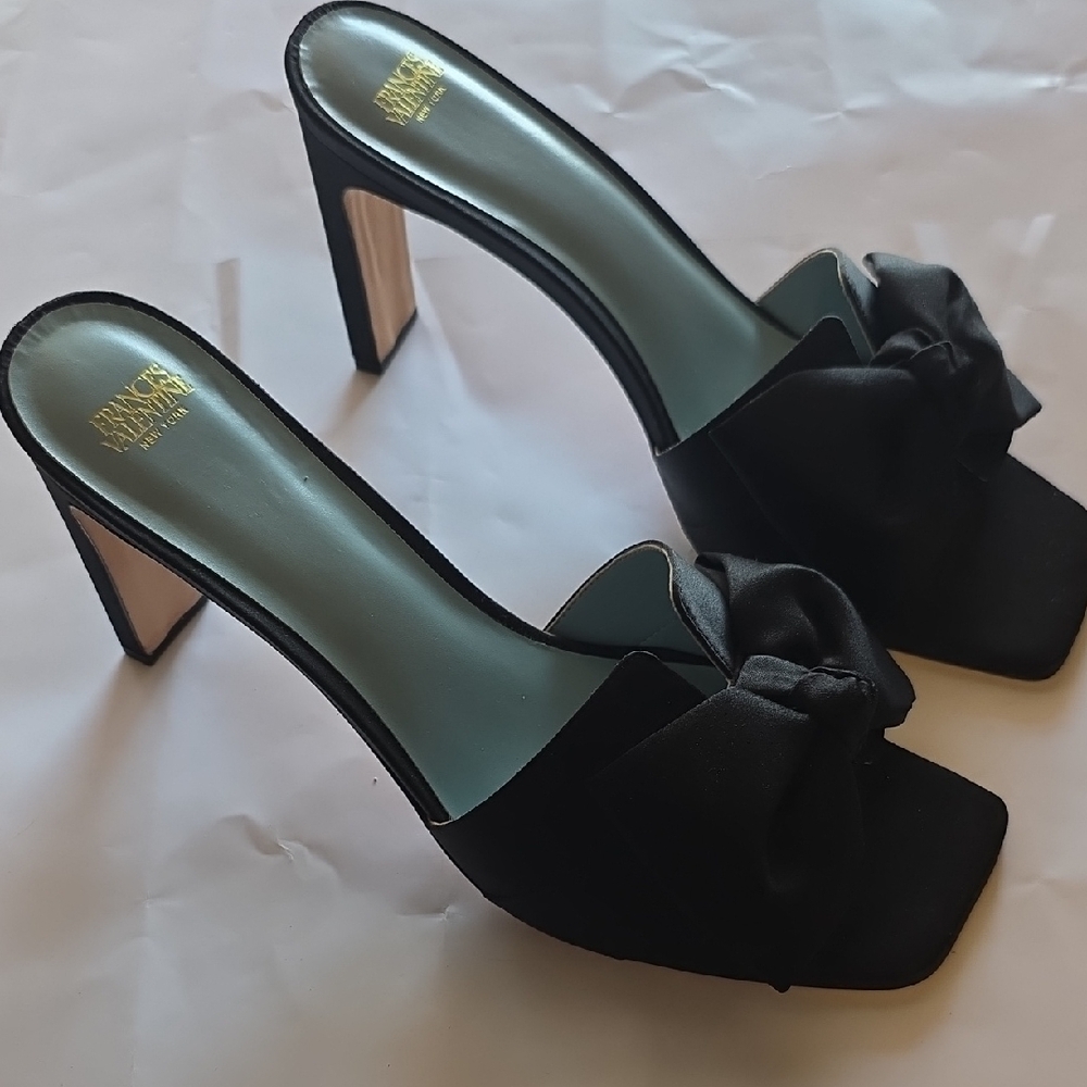 Frances Valentine Elegant Black Heels with Bow